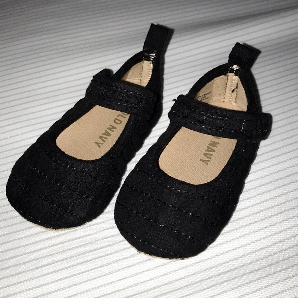 Old Navy black baby Mary Jane shoes, size 0-3m